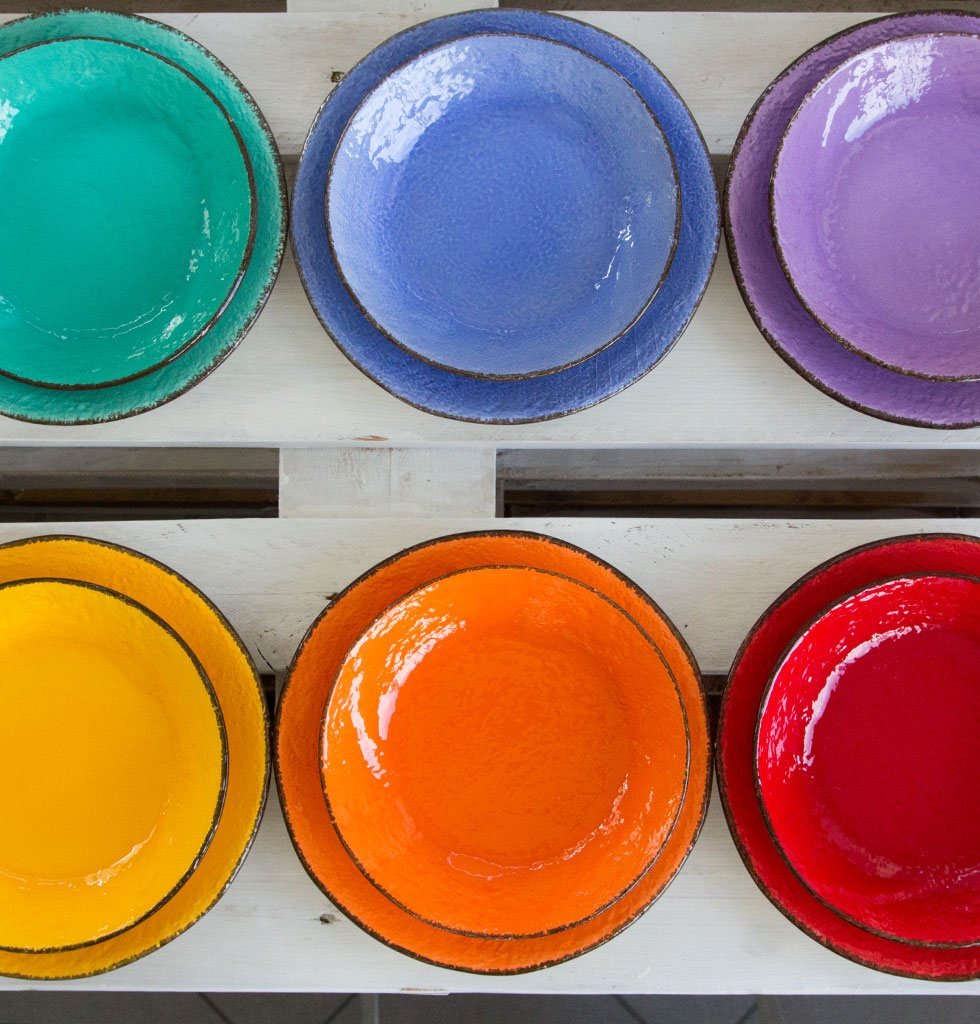 The colourful ceramic pasta bowls by Arcucci, Preta in bright colours are handcrafted in Italy. Tableware in blue, green, red, yellow, pink and orange. W.A.GREEN | PRETA | Colourful dinnerware. wagreen.co.uk