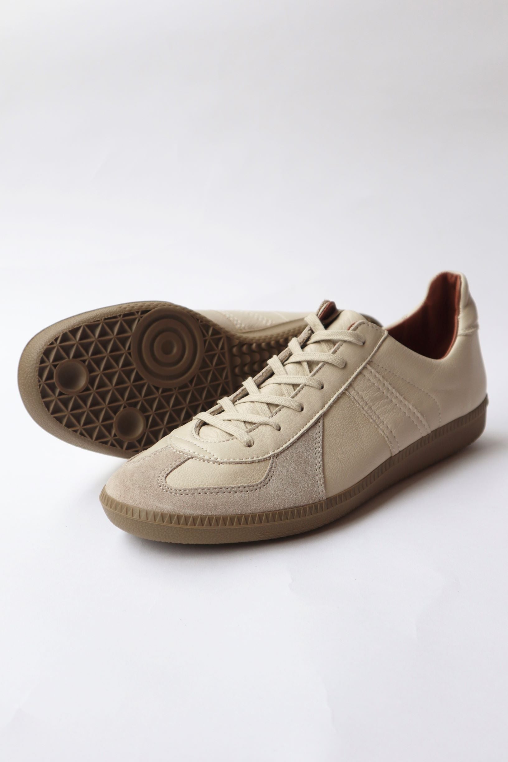 REPRODUCTION OF FOUND | 1700L GERMAN MILITARY TRAINER White