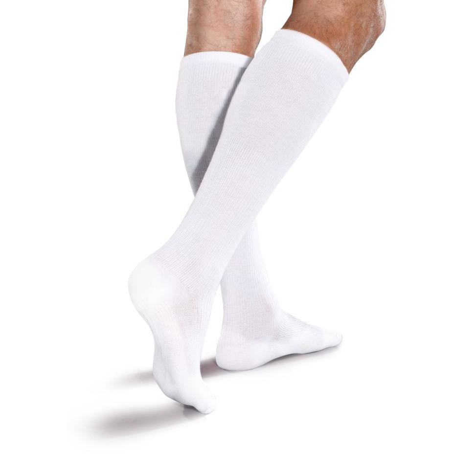 Core Spun - Calcetines altos hasta la rodilla con soporte de compresión  graduado moderado de 20-30 mmHg (blanco, L)