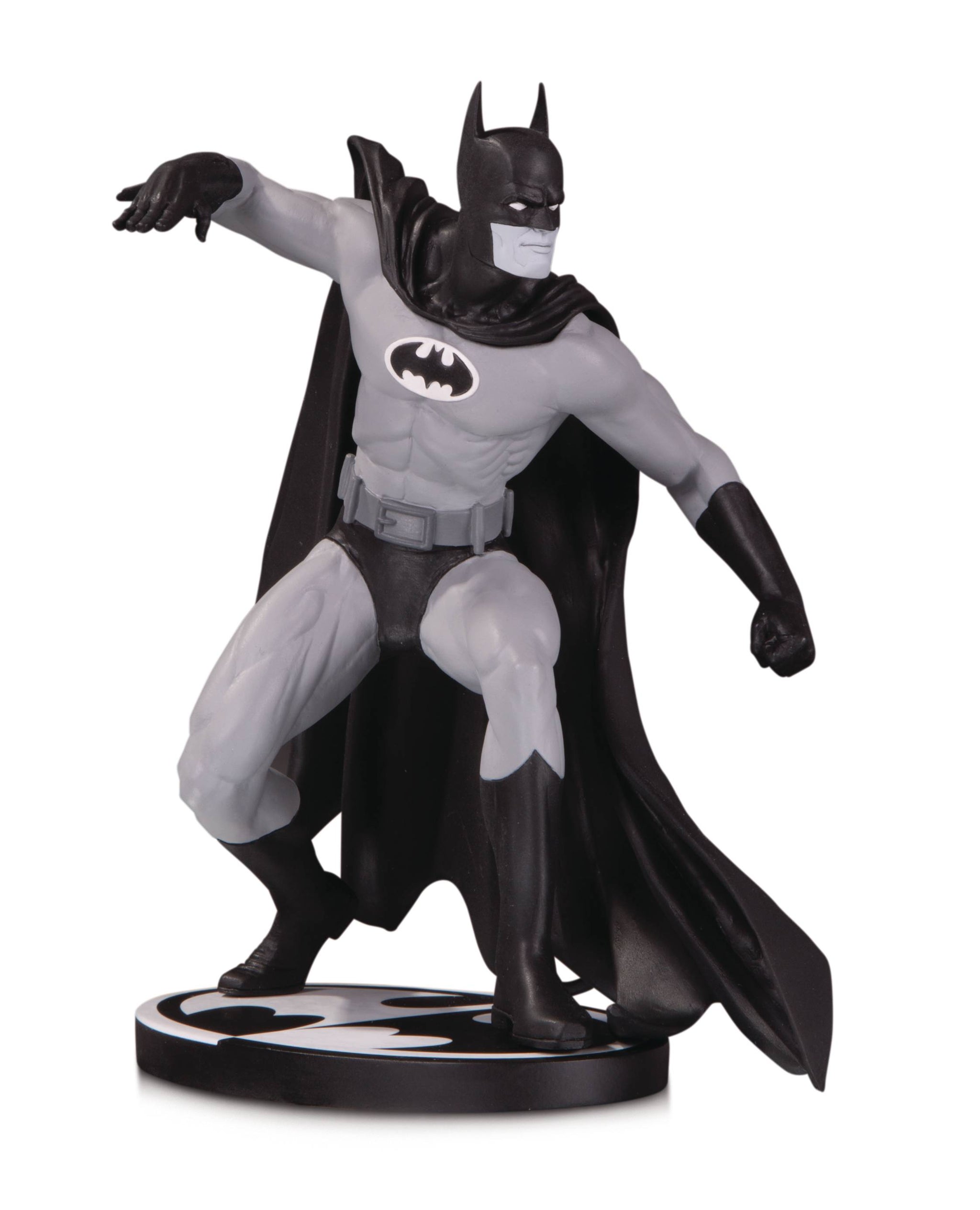 White batman. Белый Бэтмен. DC Collectibles Batman: Black & White collection. Статуя Бэтмена. DC Batman Black White Toy collection.