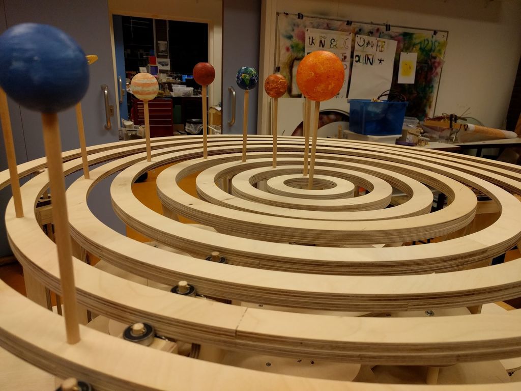 How to Build a Precise Mechanical Planetarium Instructable by Guus_