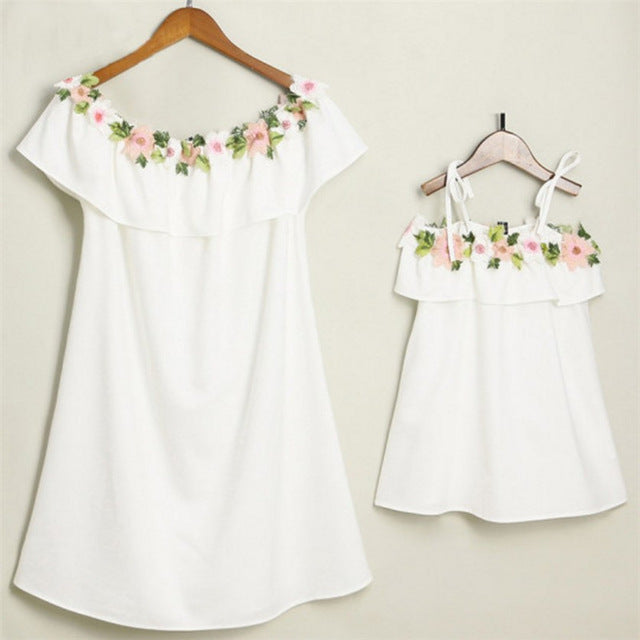 matching white dresses for mother and daughter