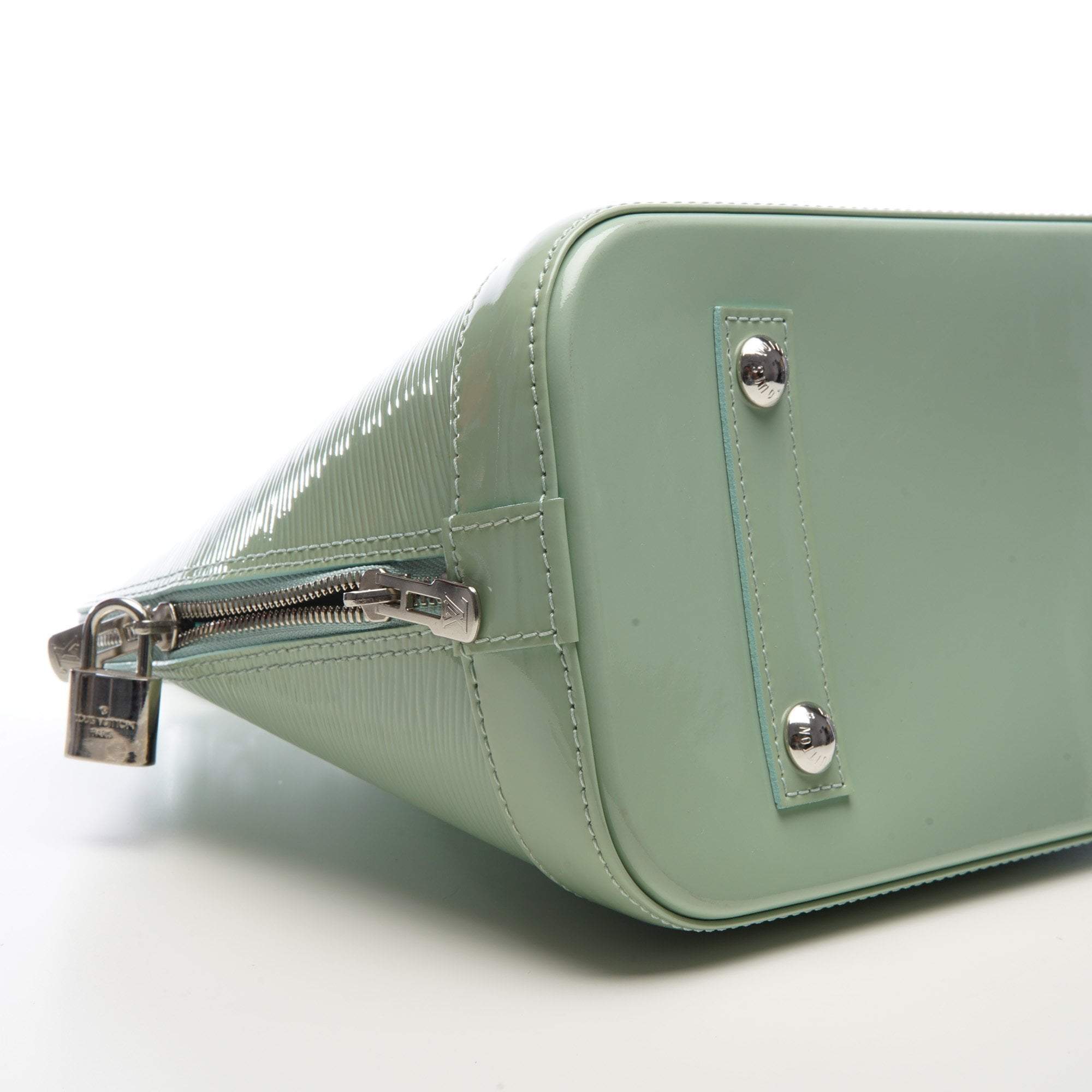 Louis Vuitton Mint Green Alma PM Bag – Garderobe