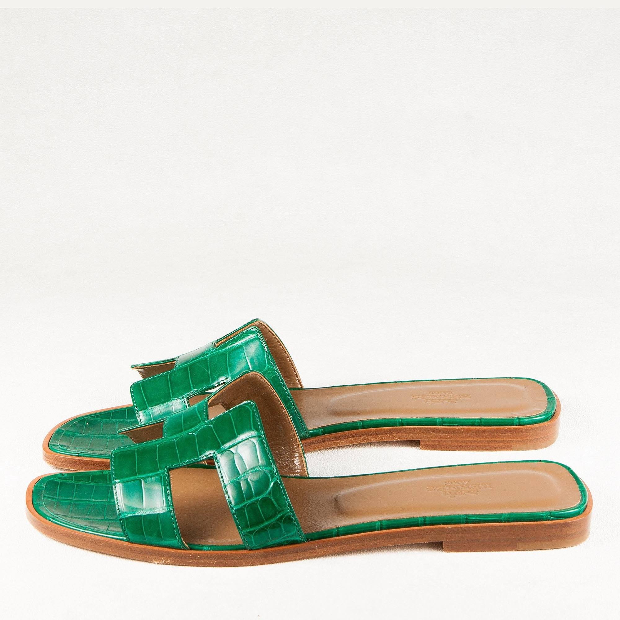  Hermes  Crocodile  Green Oran Sandals  Garderobe