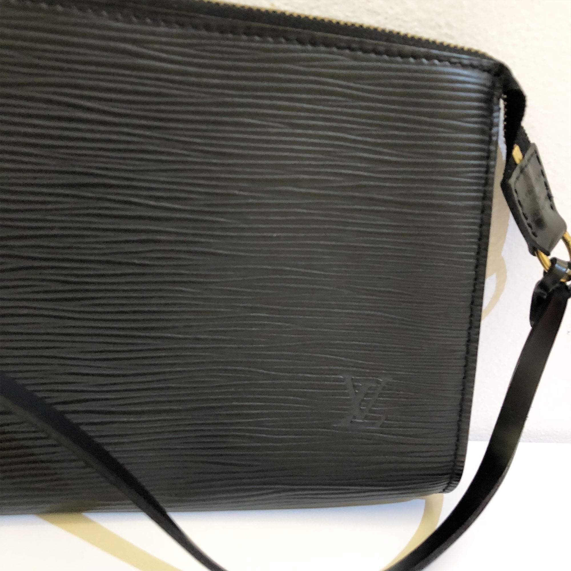 Louis Vuitton Black Epi Leather Pochette – Garderobe