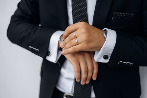 cufflinks on shirt, where to put cufflinks, putting on cufflinks