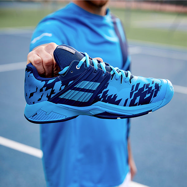 Man holding Babolat Babolat Propulse Fury tennis shoe