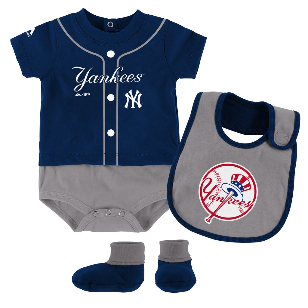 Yankees Baby Ball Player Creeper Bib and Bootie Set – babyfans
