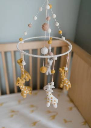 Giraffe nursery: giraffe baby mobile