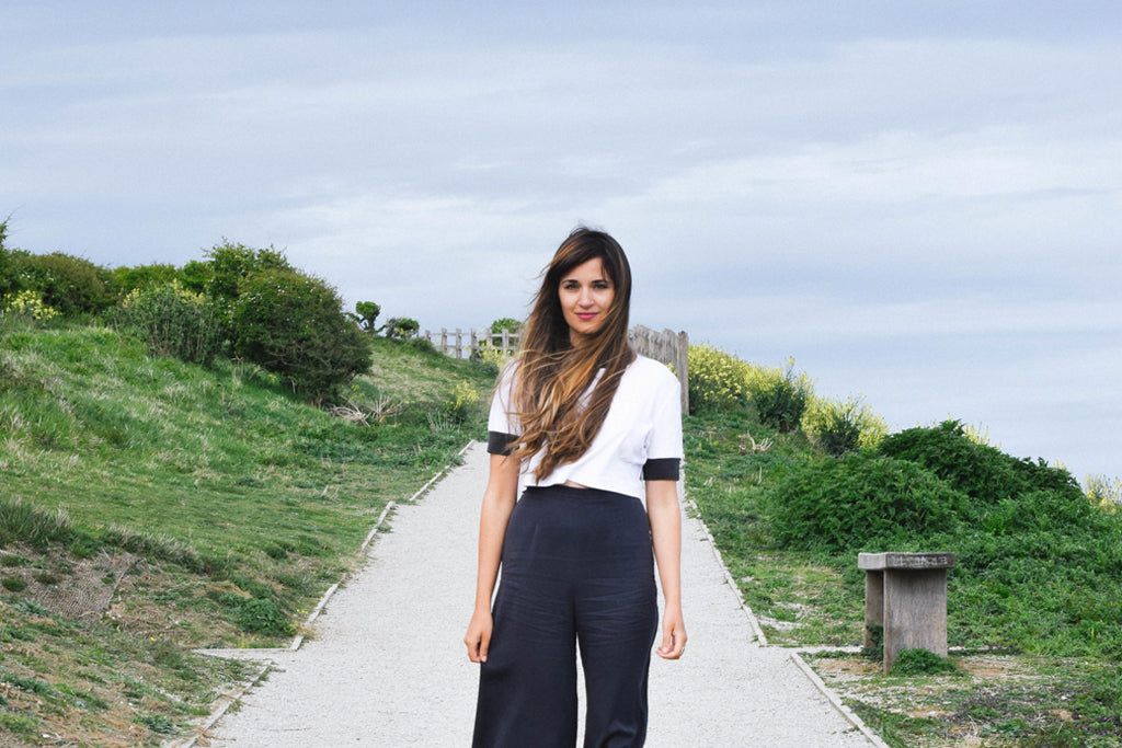 Girl wearing chic outfit on a natural pathway