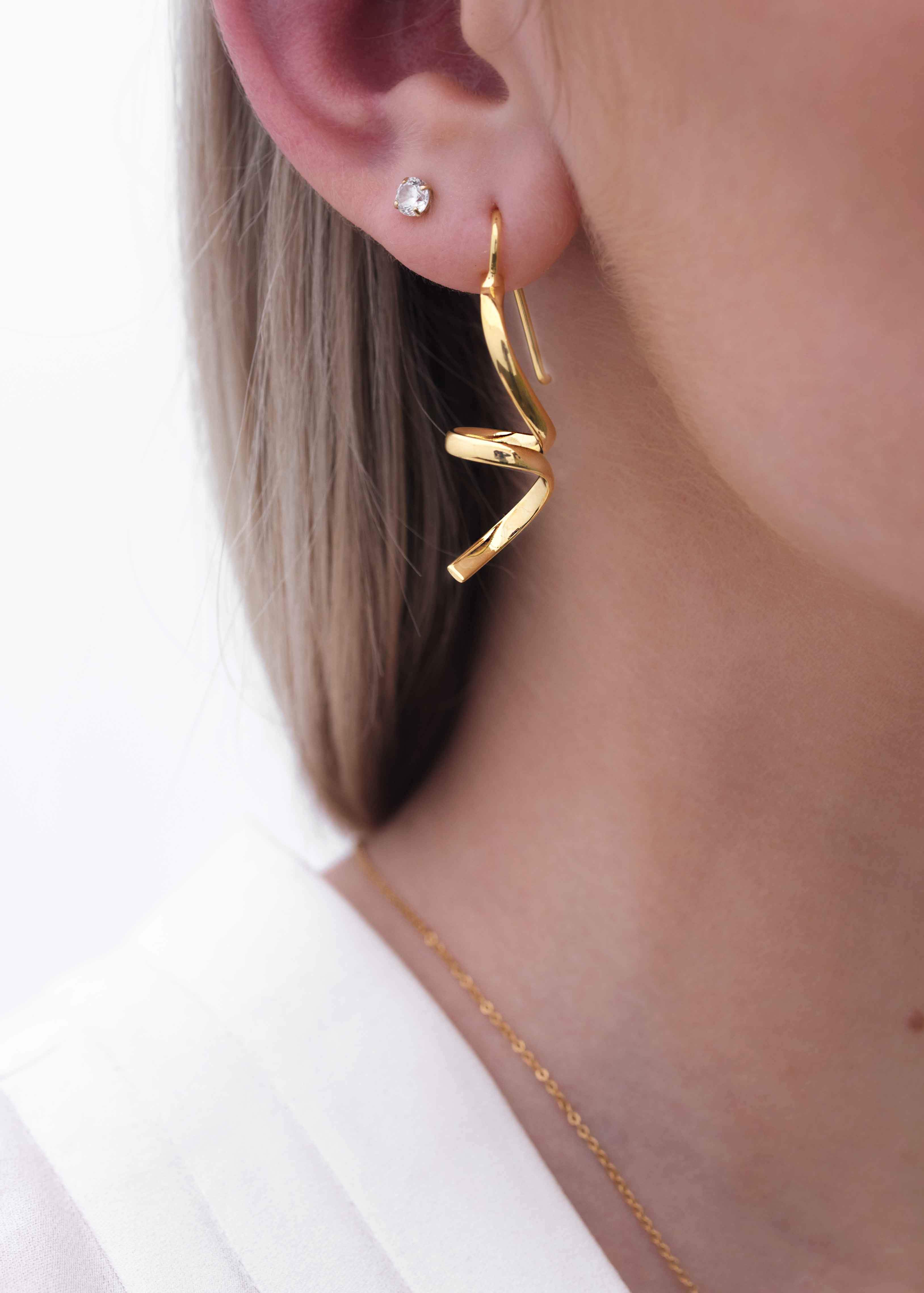 MALOYANVE Original Freedom Female Body Form Wire Earrings Abstract Gold Fun  Statement Human Body Lady Face Geometric Hollow Out Dangle Earrings for  Women Girls, Zinc, unknow : Amazon.ca: Clothing, Shoes & Accessories