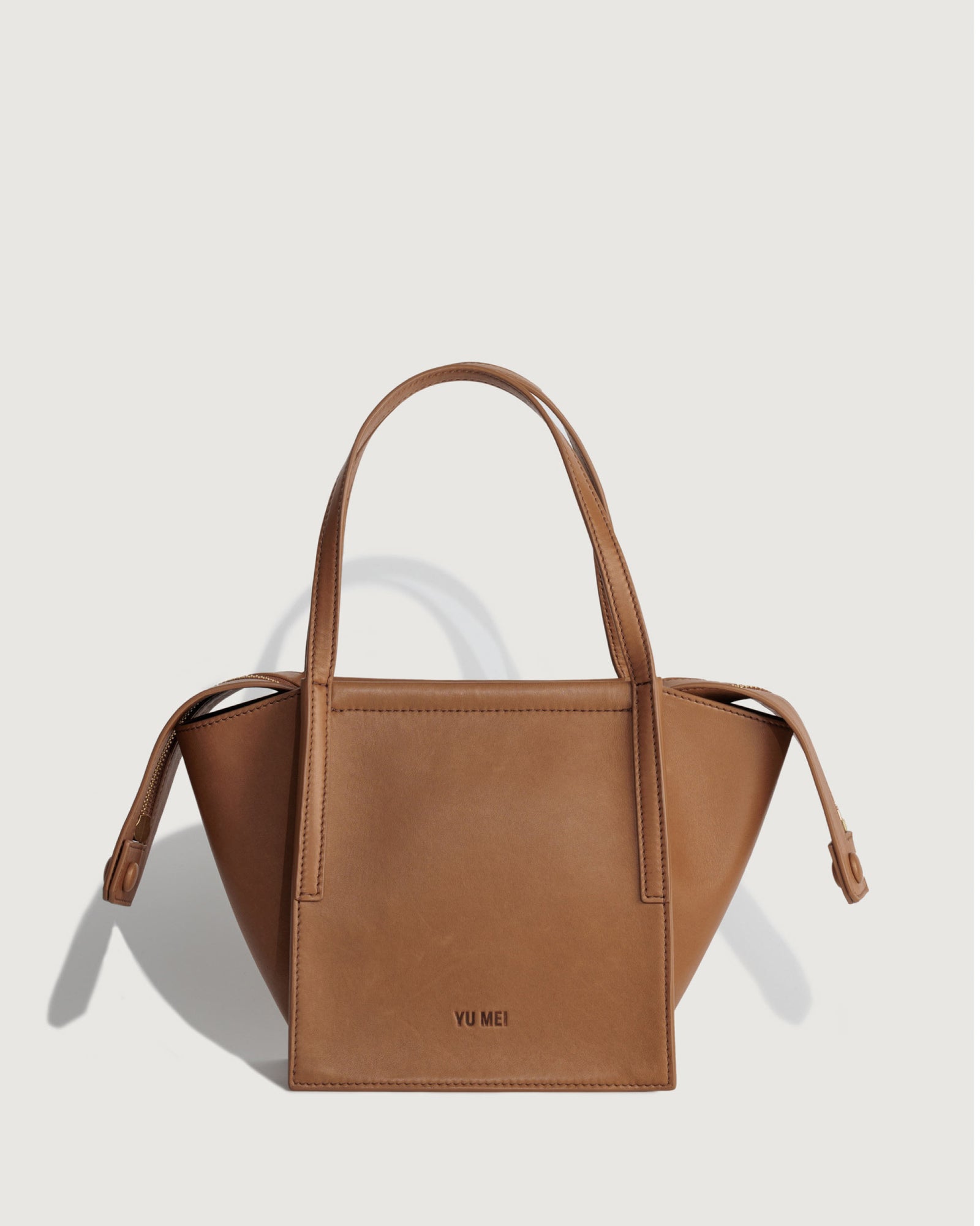 Bag front profile with strap detached