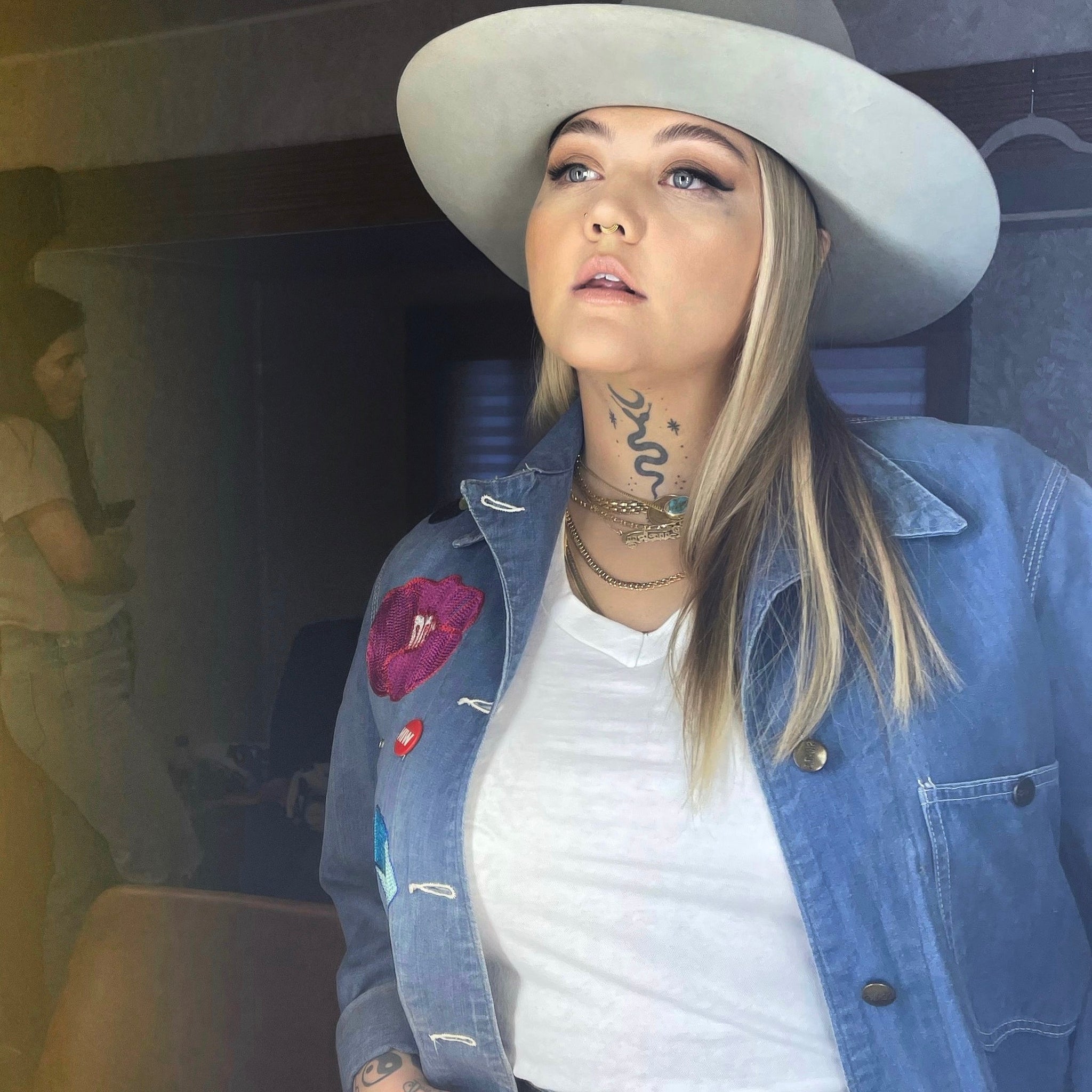 Elle King wearing Black Shag Vintage