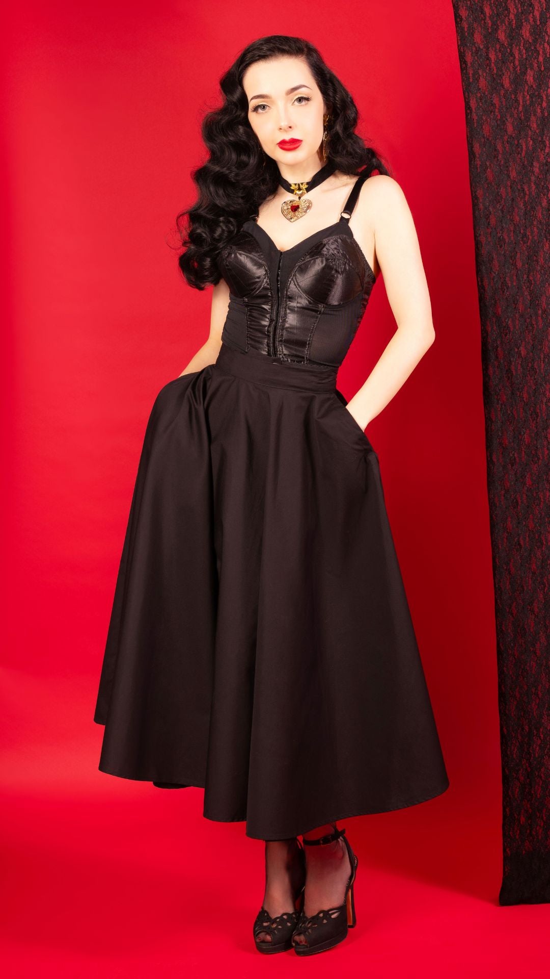 goth-glamour-black-circle-skirt.jpg__PID:d3c15644-501d-4d31-9b3e-ea31203f1fcc