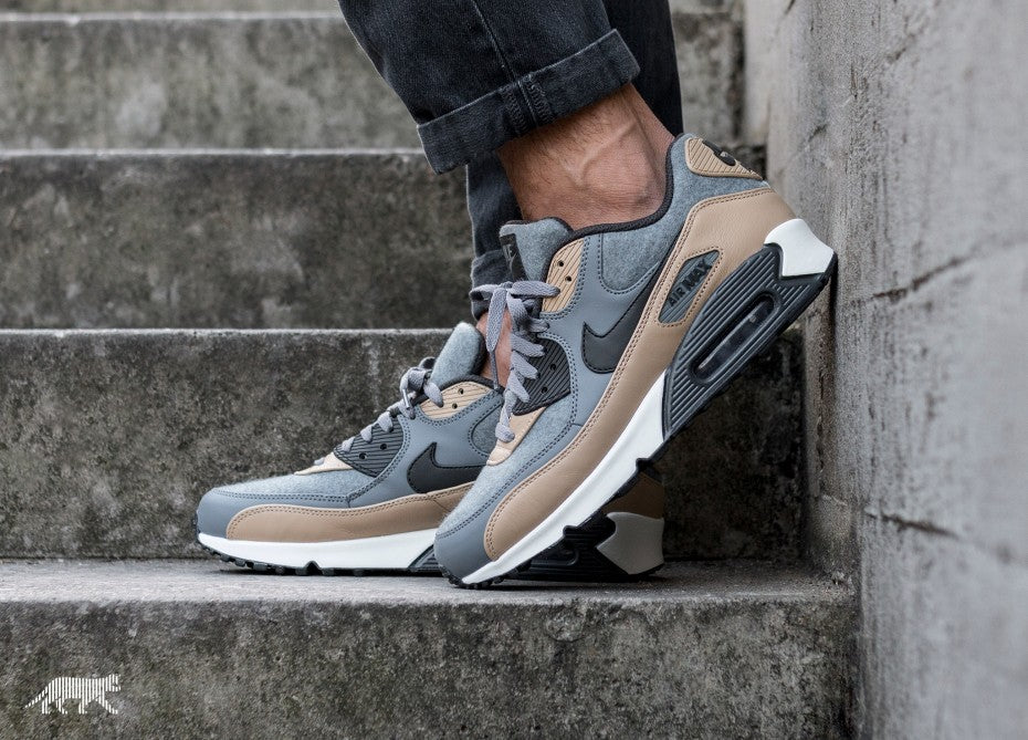 NIKE AIR MAX 90 PREMIUM 700155-010 