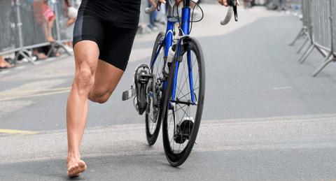 Shoes clamped to the bike: Tri transition from swim to bike