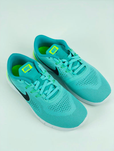 turquoise nike tennis shoes