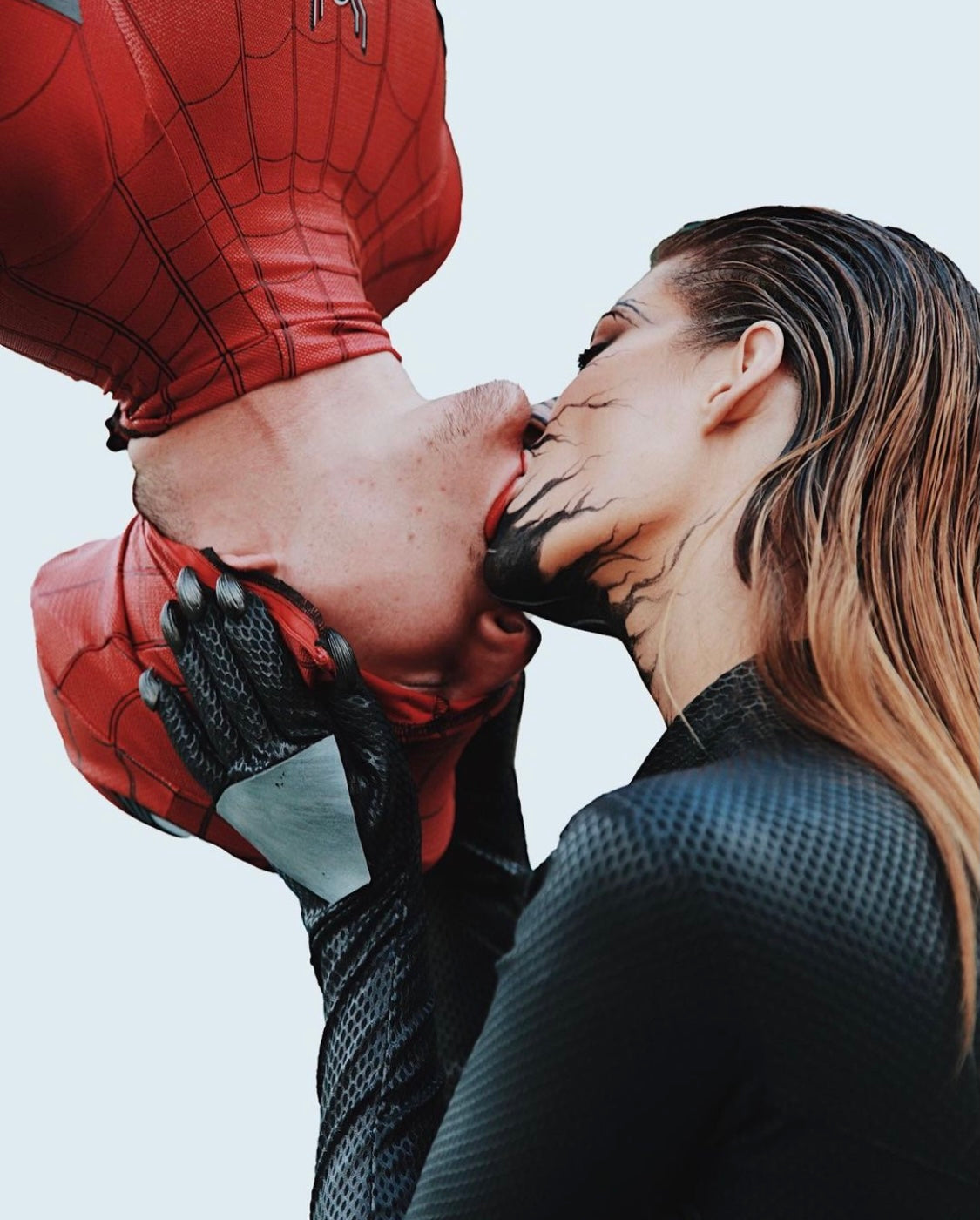 spiderman kiss black widow