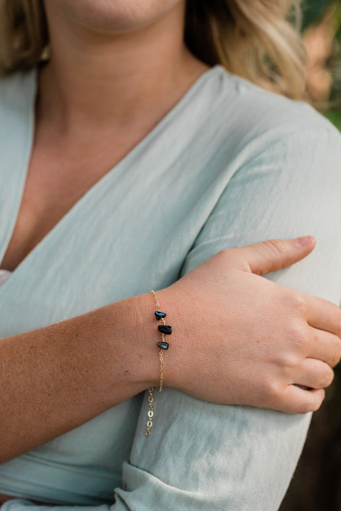 BLACK ONYX CHIP BEAD BAR BRACELET