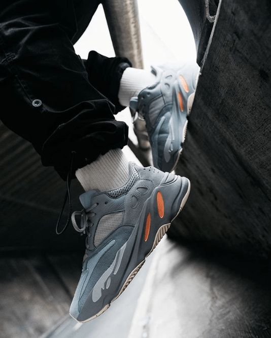 yeezy 700 inertia size 5