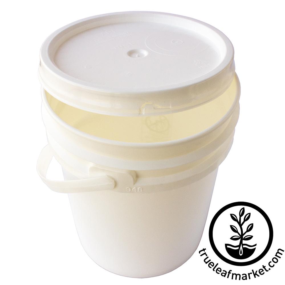 5 Gallon Food Grade Bucket, BPA Free Pail With Handle & Lid - White