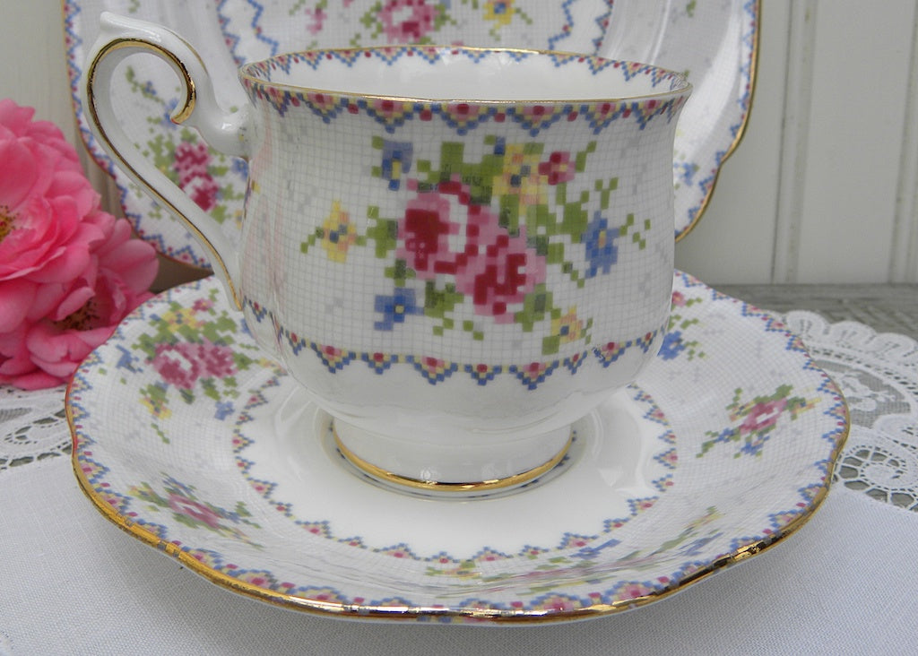 正規品の販売 英国製 希少 Royal Albert 【Petit Point】ケーキ