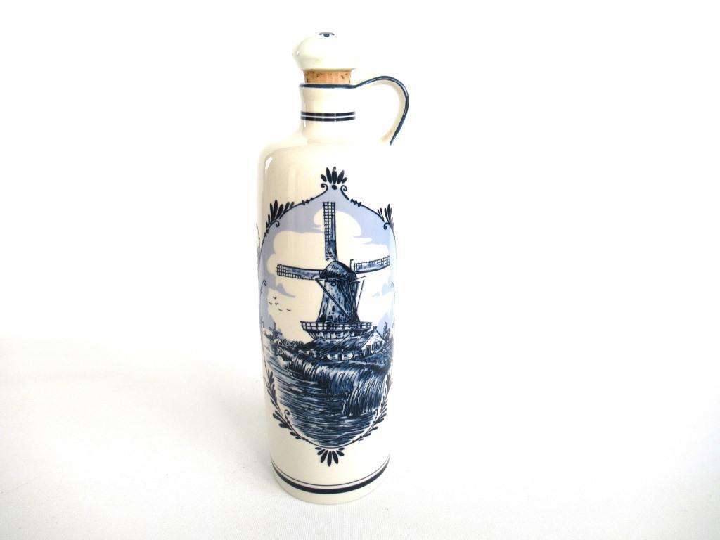 Tarief grafisch Margaret Mitchell Blue Delft's made for Bols Distilleries Holland, Ceramic Bottle, Windm –  UpperDutch
