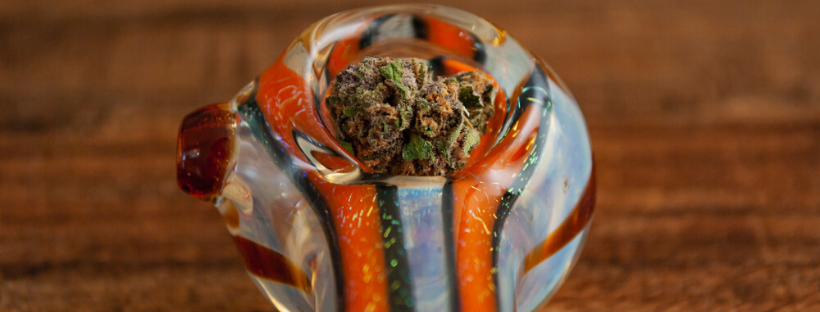 Blaze Your Way: A Guide to Choose The Best Weed Pipe For You - HØJ
