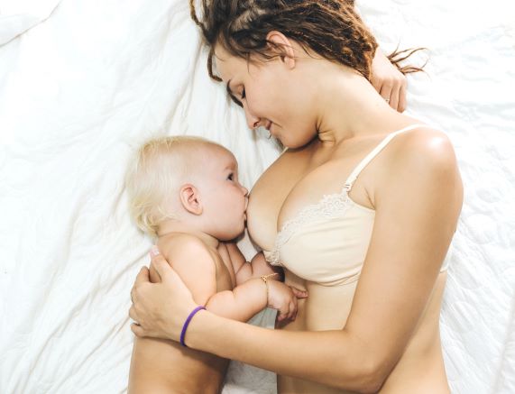 sleeping while breastfeeding