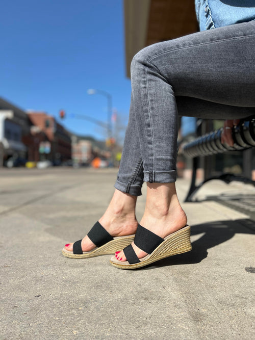 Charleston Shoe Company – Two Sole Sisters