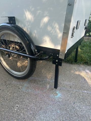 Support legs for the front of the bunch bike cargo box