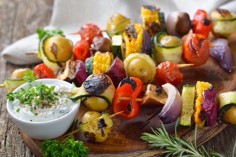 Brochetas de verduras con maionese