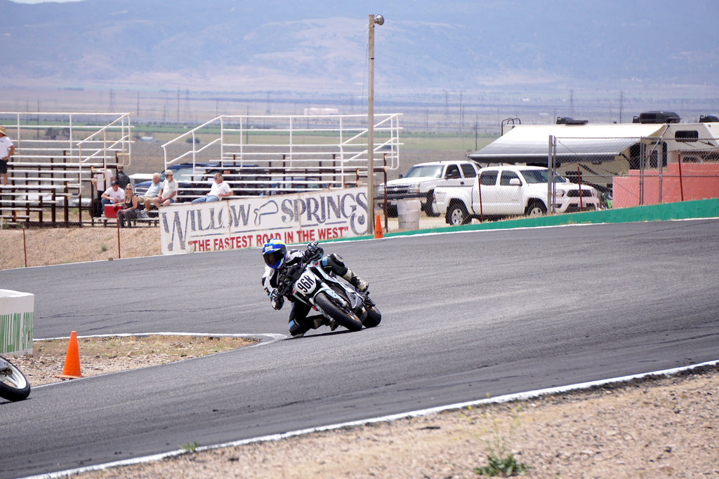 Kenyon Kluge on his 2020 Zero SR/F at AHRMA's "Formula Lightning" at Willow Springs Int'l Raceway.