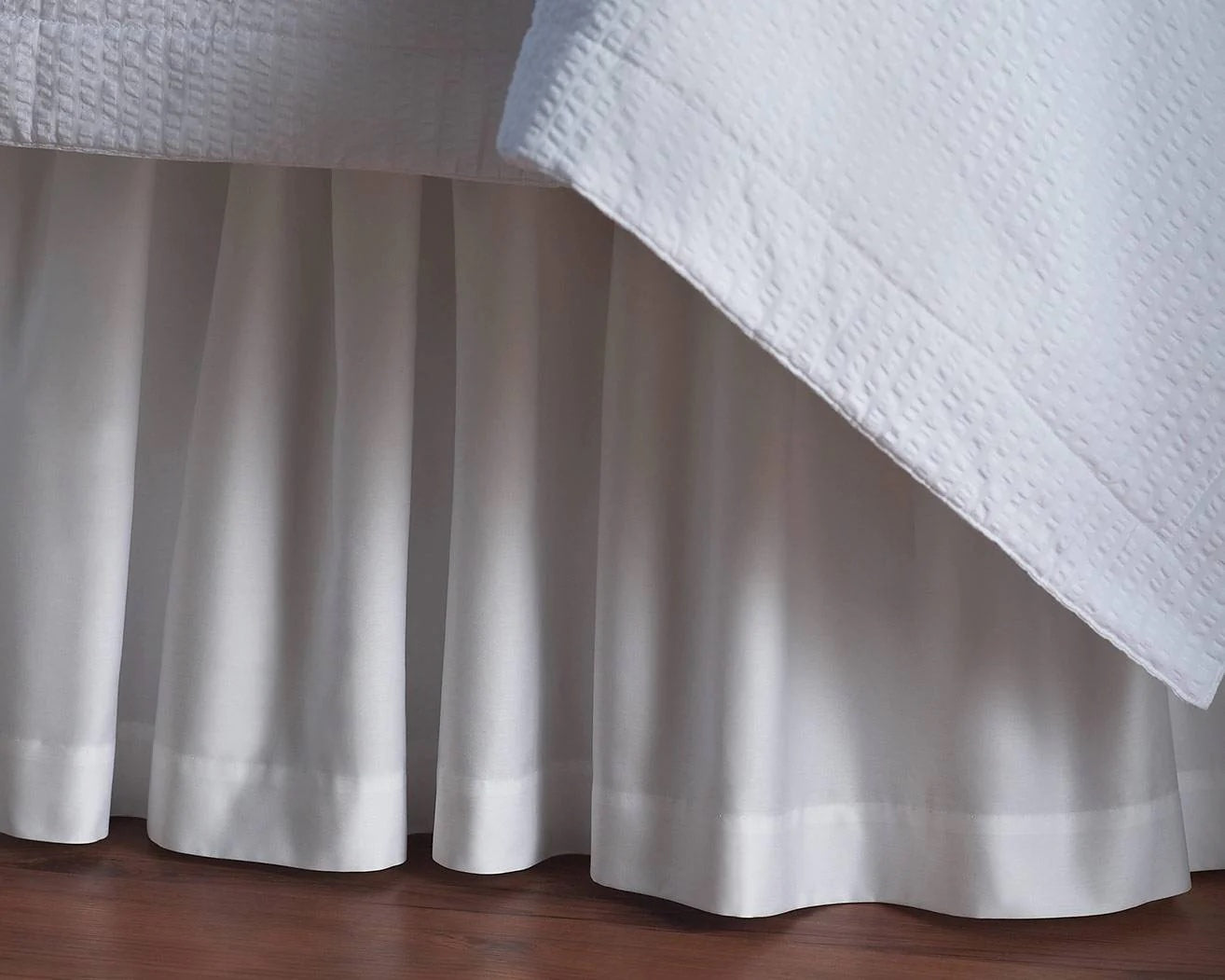 How to Use a Bed Skirt, Benefits of a Bed Skirt