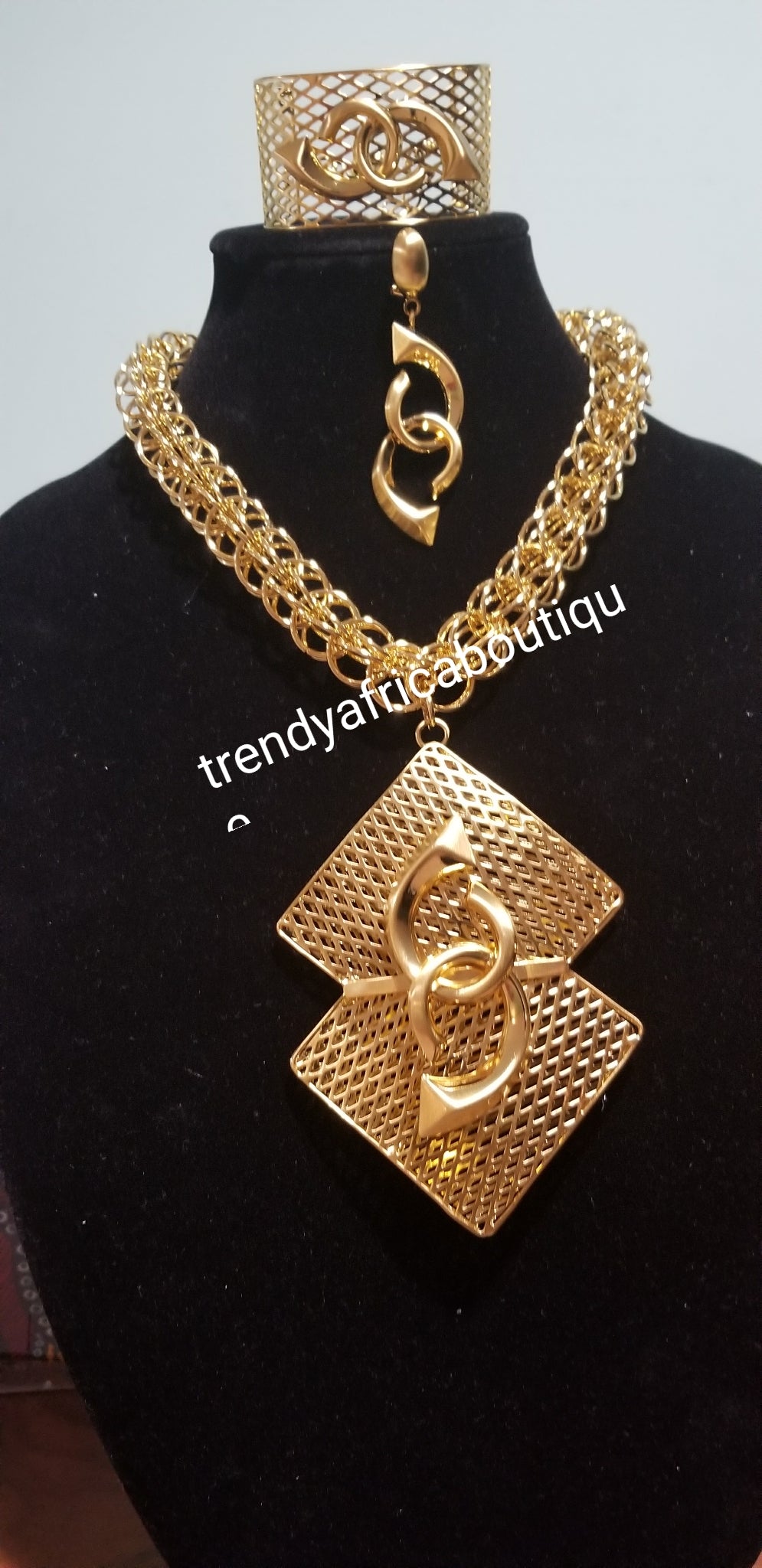 3pc set of 18k Gold plated big pendant necklace set. Matching