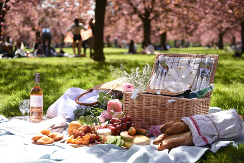 best spots to picnic in paris