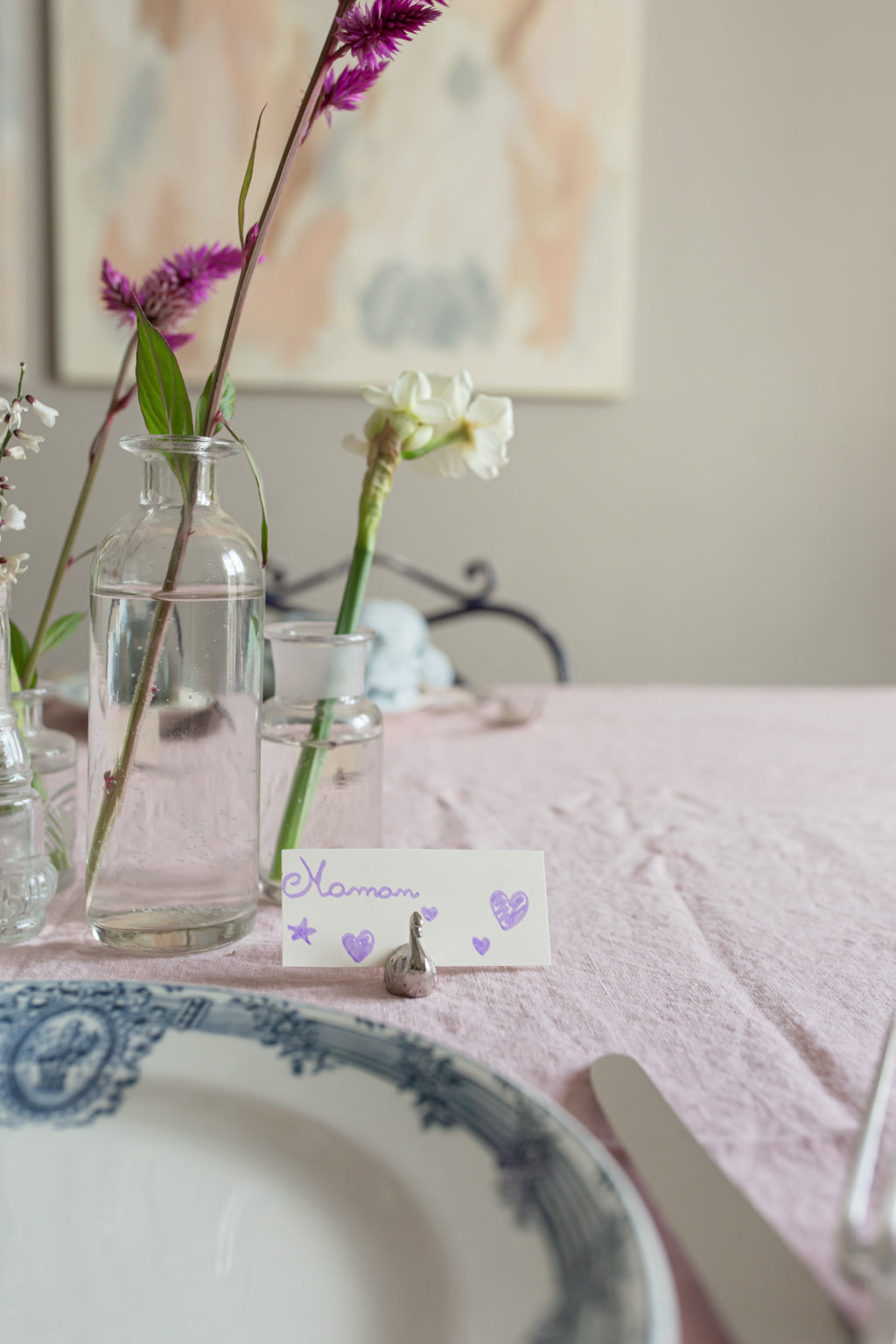 Easy Spring Table Decorations on Madame de la Maison 