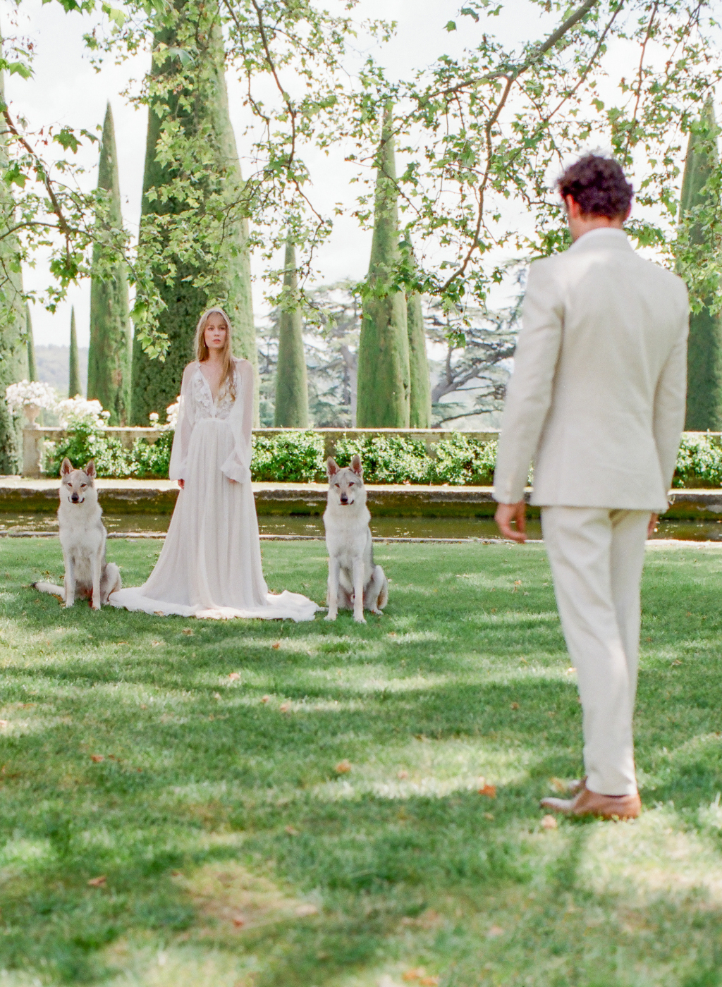 Bride and Groom Encounter Château de Sannes Shoot