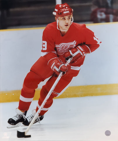 Steve Yzerman "Red Wings Classic" (1985) 20x24 Poster Print - Photofile
