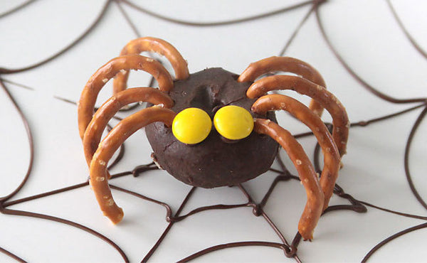 Halloween treats: Mini Doughnut Spiders