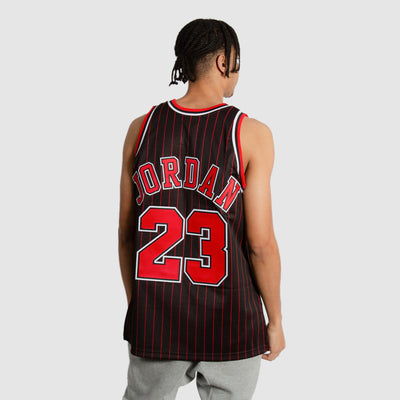 Chicago Bulls Authentic Mitchell & Ness Michael Jordan 1995-96 Jersey –  Official Chicago Bulls Store