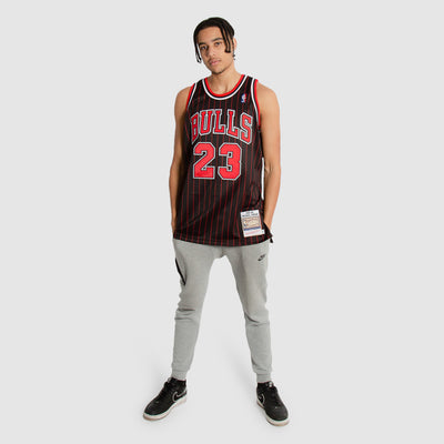 Chicago Bulls Authentic Mitchell & Ness Michael Jordan 1995-96 Jersey –  Official Chicago Bulls Store