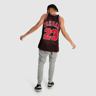 MICHAEL JORDAN CHICAGO BULLS Jersey NBA BOYS MITCHEL & NESS BLACK/PINSTRIPE