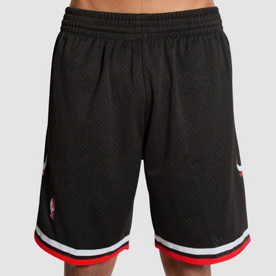 Sk8thegr8, Vintage Michael Jordan T-short, Mitchell & Ness Chicago Bulls  shorts, Supreme…