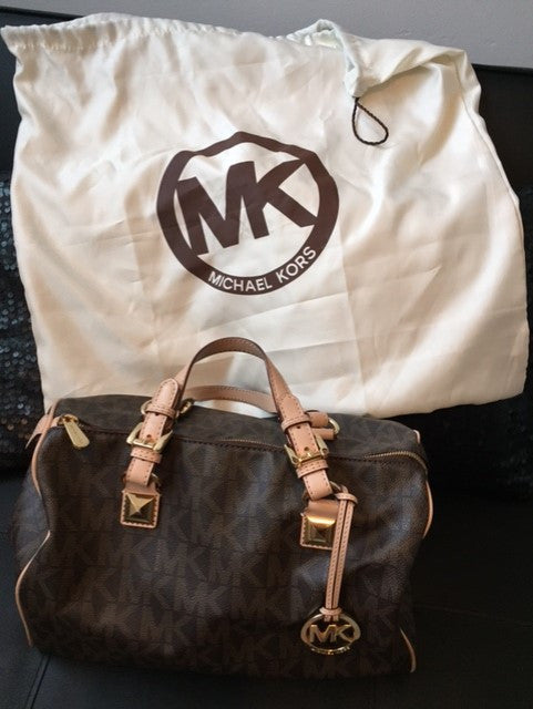 michael kors black logo bag