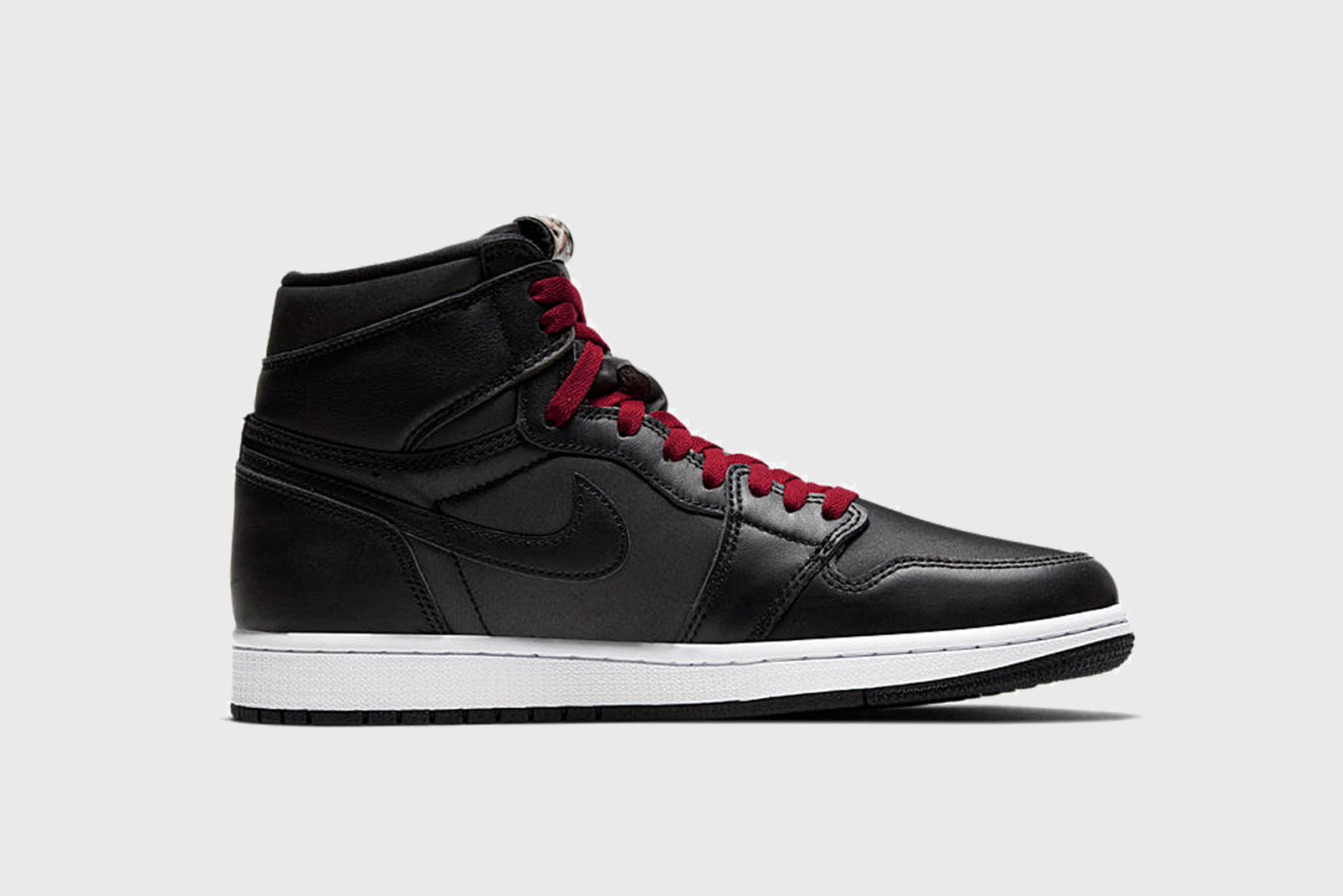 air jordan 1 retro high tops in red and black