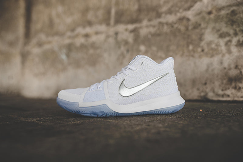 white nike kyrie