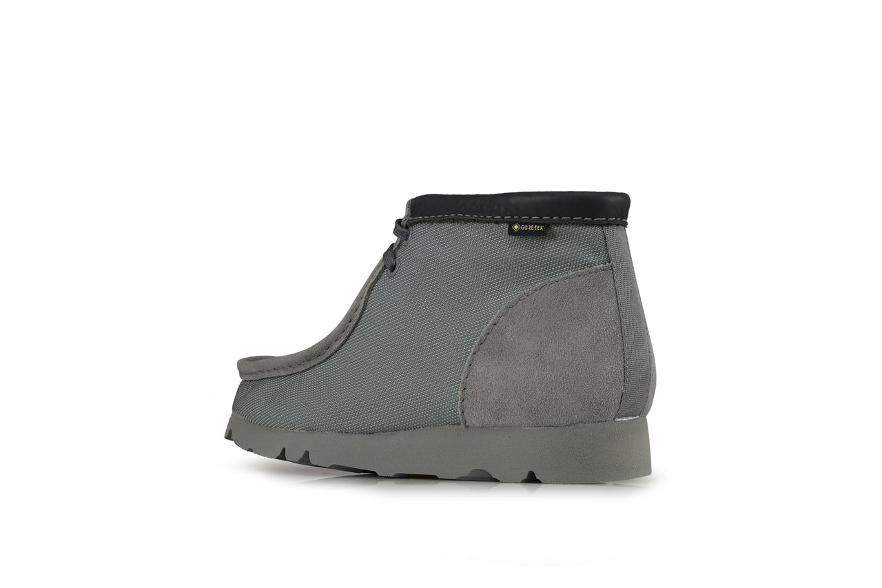 grey wallabee clarks