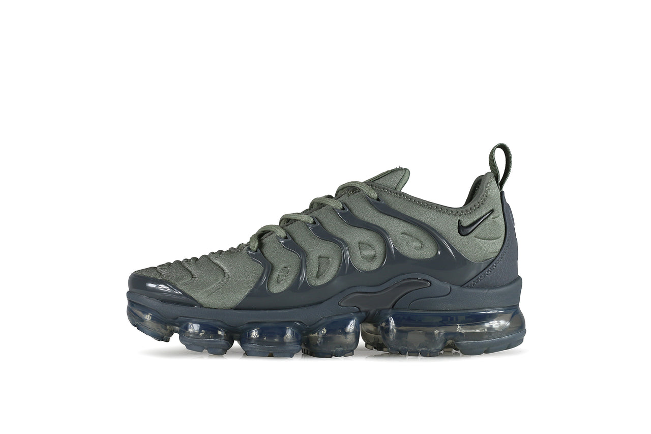 camo vapormax plus