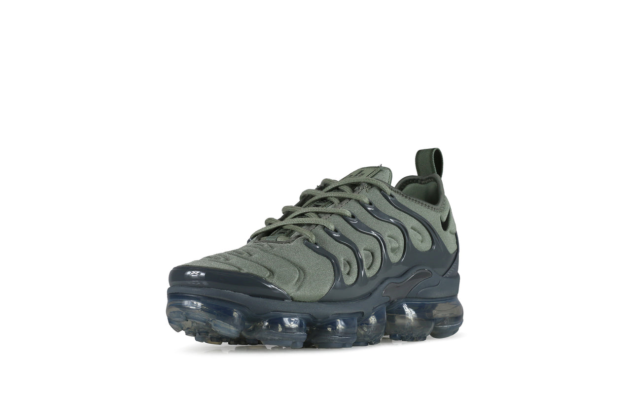 camo vapormax plus